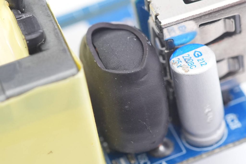 拆解報(bào)告：HKS華科生65W 2C1A氮化鎵快充充電器-充電頭網(wǎng)